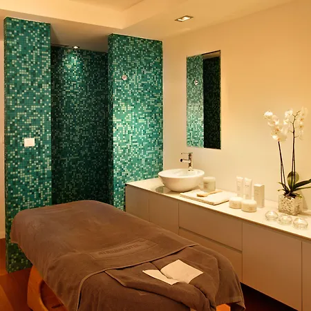 Atrium Hotel 5*
