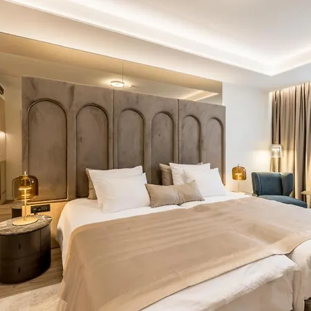 Atrium 5*
