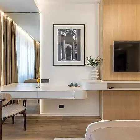 Atrium 5*
