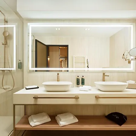 Atrium 5*
