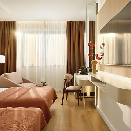 Atrium 5*