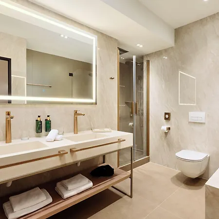Atrium 5*